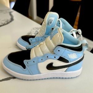 Pretty nike sneakers my daughter wearing 3 times only